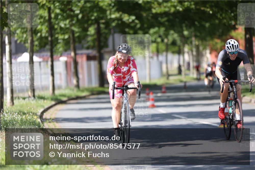 10.08.2025 - GEWOBA Citytriathlon Bremen Yannick Fuchs http://msf.ph/oto/8547577 10.08.2025 13:06:11 Radfahren 682, 741, 767, 918, 948, 962, 1026 meine-sportfotos.de