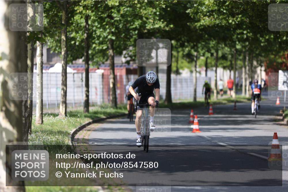 10.08.2025 - GEWOBA Citytriathlon Bremen Yannick Fuchs http://msf.ph/oto/8547580 10.08.2025 12:11:00 Radfahren 573, 625, 651, 669, 679, 685, 687, 716, 800, 812, 835, 898 meine-sportfotos.de