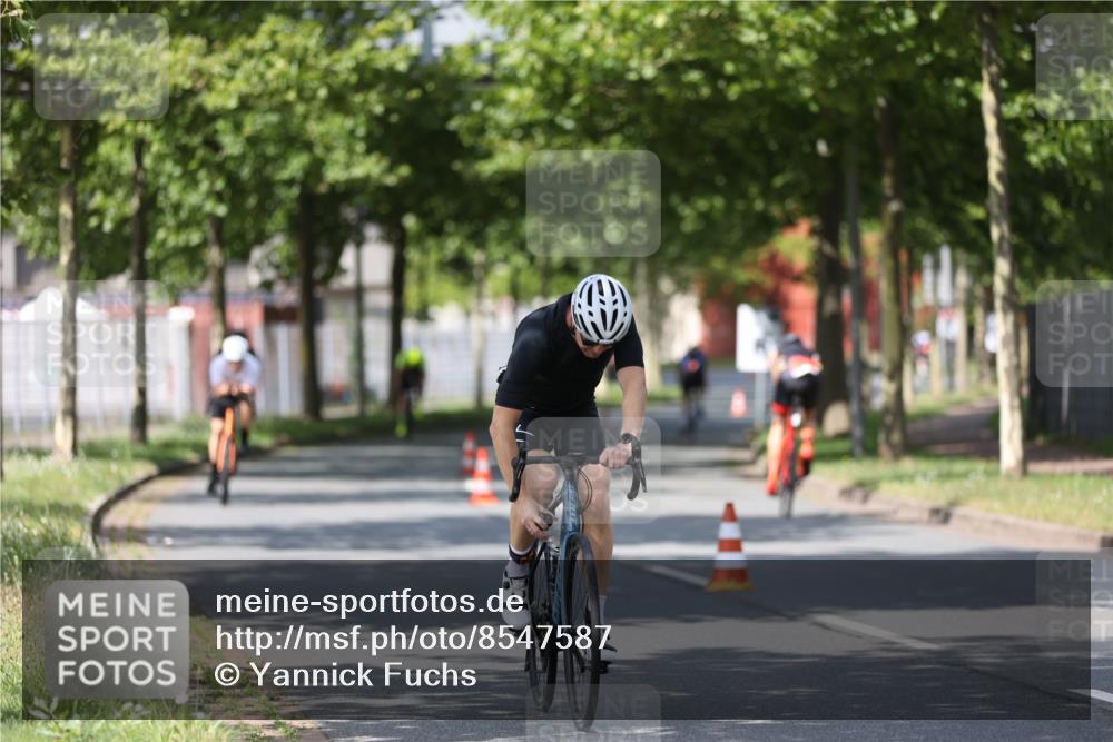 10.08.2025 - GEWOBA Citytriathlon Bremen Yannick Fuchs http://msf.ph/oto/8547587 10.08.2025 12:11:02 Radfahren 573, 625, 651, 669, 679, 687, 716, 800, 812, 835, 898 meine-sportfotos.de