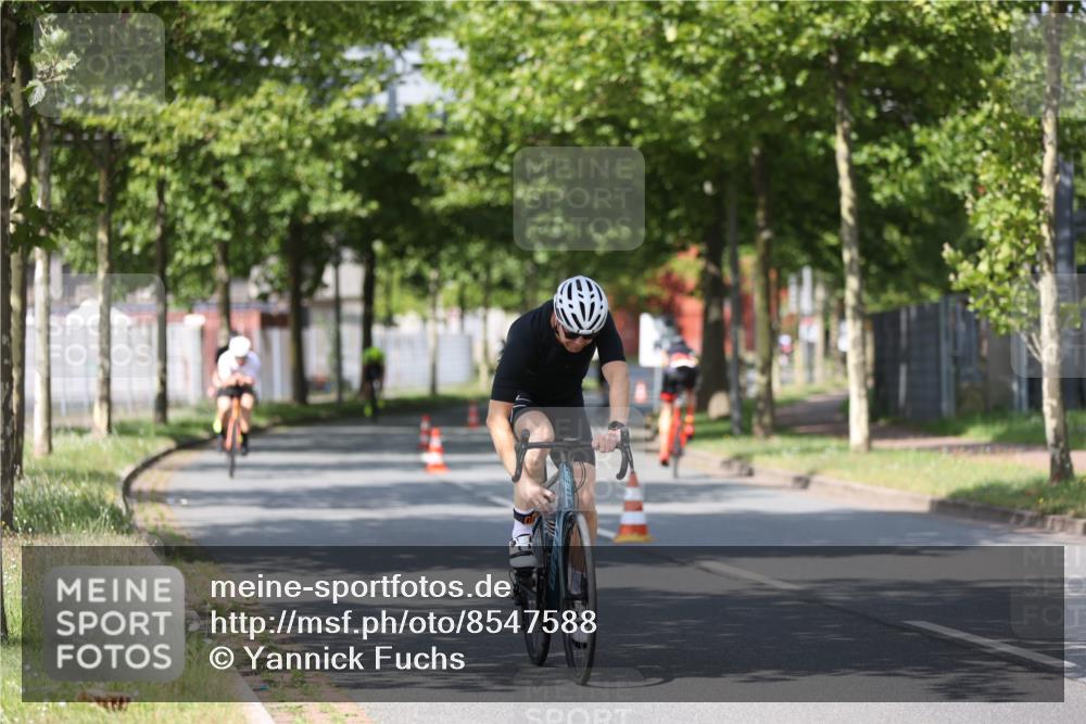 10.08.2025 - GEWOBA Citytriathlon Bremen Yannick Fuchs http://msf.ph/oto/8547588 10.08.2025 12:11:02 Radfahren 573, 625, 651, 669, 679, 687, 716, 800, 812, 835, 898 meine-sportfotos.de