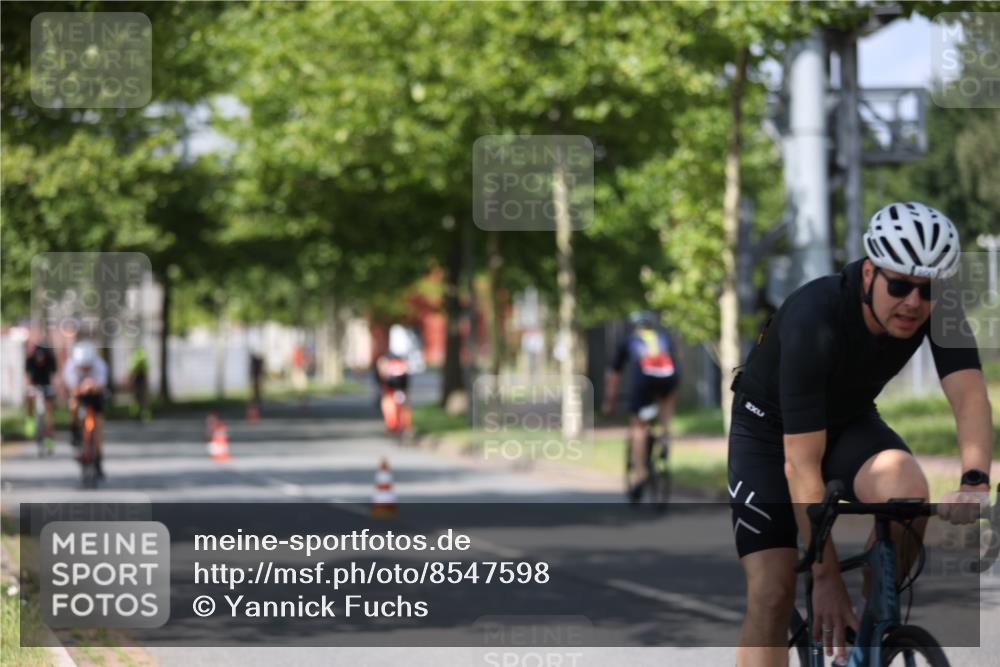 10.08.2025 - GEWOBA Citytriathlon Bremen Yannick Fuchs http://msf.ph/oto/8547598 10.08.2025 12:11:03 Radfahren 573, 625, 651, 669, 679, 687, 716, 800, 812, 835, 898 meine-sportfotos.de