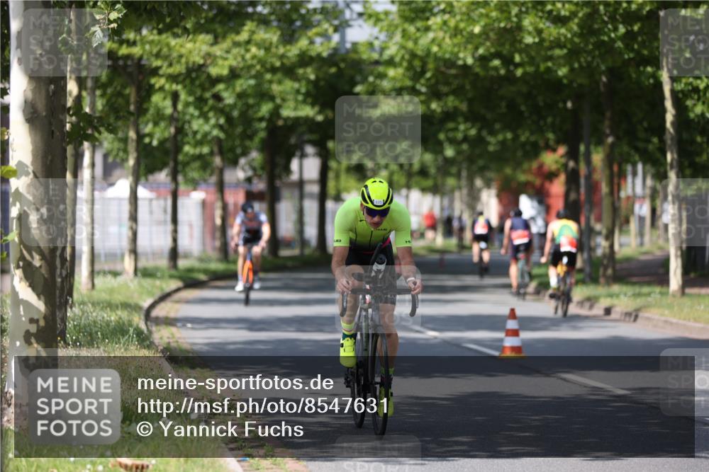 10.08.2025 - GEWOBA Citytriathlon Bremen Yannick Fuchs http://msf.ph/oto/8547631 10.08.2025 12:11:08 Radfahren 575, 625, 669, 679, 687, 713, 716, 800, 812, 835 meine-sportfotos.de