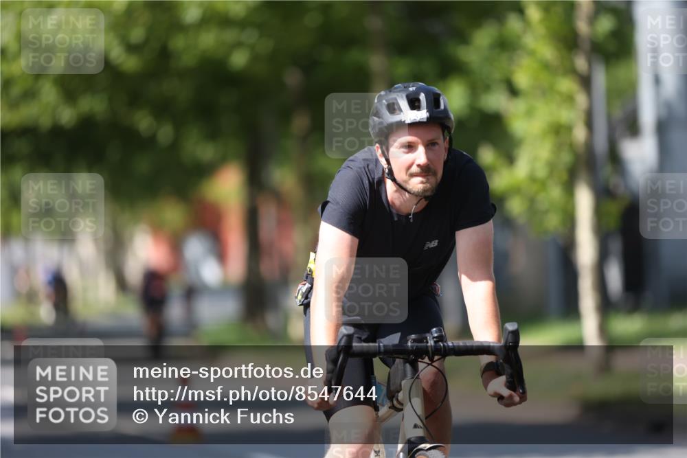 10.08.2025 - GEWOBA Citytriathlon Bremen Yannick Fuchs http://msf.ph/oto/8547644 10.08.2025 13:06:42 Radfahren 621, 638, 655, 679, 699, 732, 788, 867, 914, 927 meine-sportfotos.de