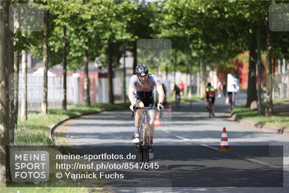 10.08.2025 - GEWOBA Citytriathlon Bremen Yannick Fuchs http://msf.ph/oto/8547645 10.08.2025 12:11:11 Radfahren 575, 625, 669, 679, 687, 713, 800, 812, 835 meine-sportfotos.de