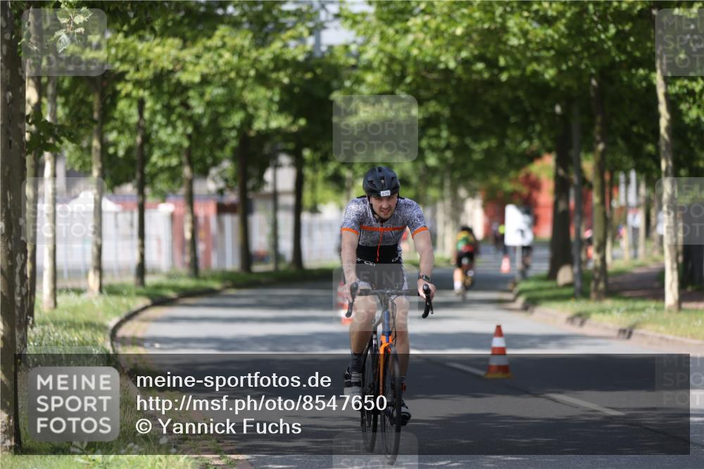 10.08.2025 - GEWOBA Citytriathlon Bremen Yannick Fuchs http://msf.ph/oto/8547650 10.08.2025 12:11:11 Radfahren 575, 625, 669, 679, 687, 713, 800, 812, 835 meine-sportfotos.de