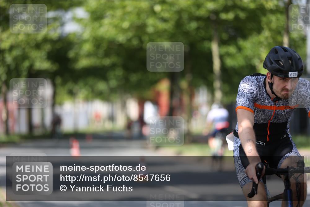 10.08.2025 - GEWOBA Citytriathlon Bremen Yannick Fuchs http://msf.ph/oto/8547656 10.08.2025 12:11:12 Radfahren 575, 669, 679, 687, 713, 800, 835 meine-sportfotos.de