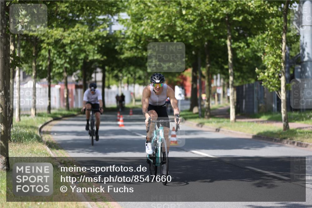 10.08.2025 - GEWOBA Citytriathlon Bremen Yannick Fuchs http://msf.ph/oto/8547660 10.08.2025 12:11:18 Radfahren 575, 645, 669, 679, 687, 713, 835 meine-sportfotos.de