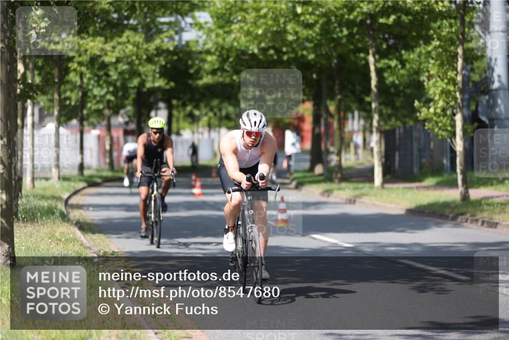 10.08.2025 - GEWOBA Citytriathlon Bremen Yannick Fuchs http://msf.ph/oto/8547680 10.08.2025 12:11:26 Radfahren 575, 578, 583, 645, 713, 894, 1038 meine-sportfotos.de