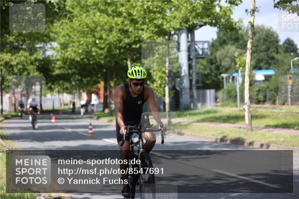 10.08.2025 - GEWOBA Citytriathlon Bremen Yannick Fuchs http://msf.ph/oto/8547691 10.08.2025 12:11:27 Radfahren 575, 578, 583, 645, 713, 894, 1038 meine-sportfotos.de