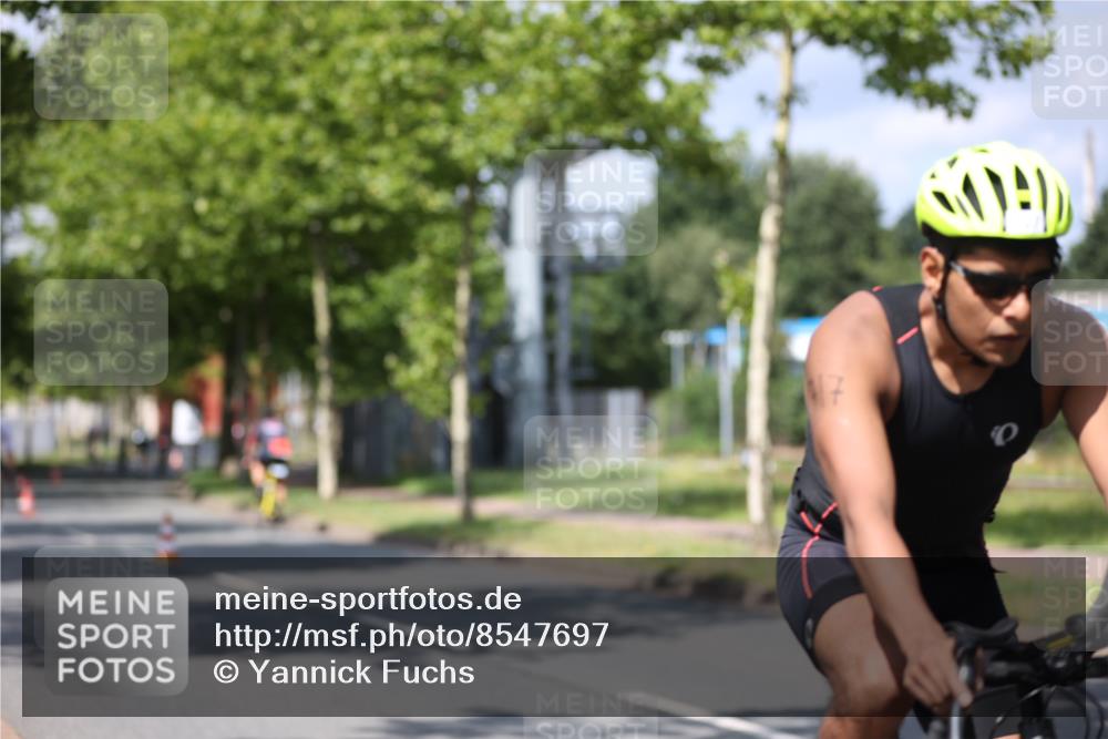 10.08.2025 - GEWOBA Citytriathlon Bremen Yannick Fuchs http://msf.ph/oto/8547697 10.08.2025 12:11:28 Radfahren 575, 578, 583, 645, 713, 894, 1038 meine-sportfotos.de