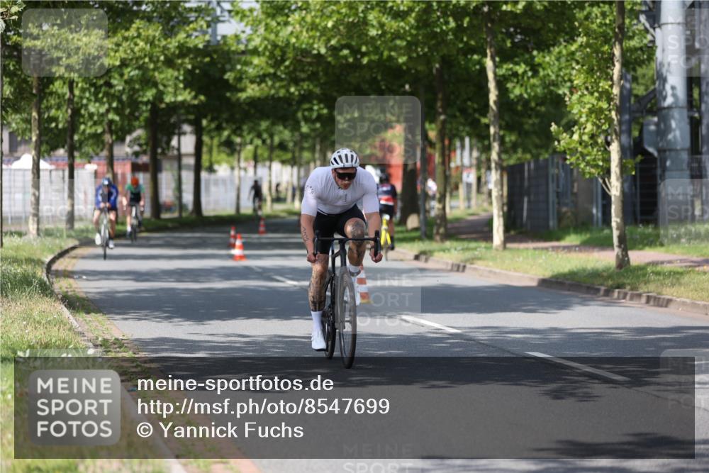 10.08.2025 - GEWOBA Citytriathlon Bremen Yannick Fuchs http://msf.ph/oto/8547699 10.08.2025 12:11:29 Radfahren 575, 578, 583, 645, 713, 894, 1038 meine-sportfotos.de