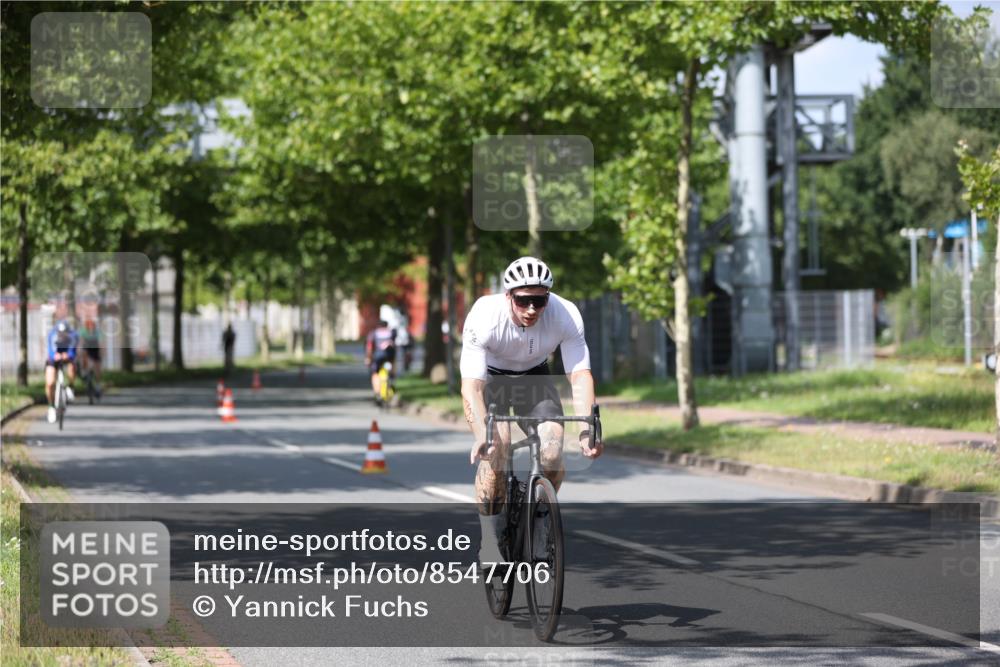 10.08.2025 - GEWOBA Citytriathlon Bremen Yannick Fuchs http://msf.ph/oto/8547706 10.08.2025 12:11:30 Radfahren 575, 578, 583, 645, 713, 894, 1038 meine-sportfotos.de