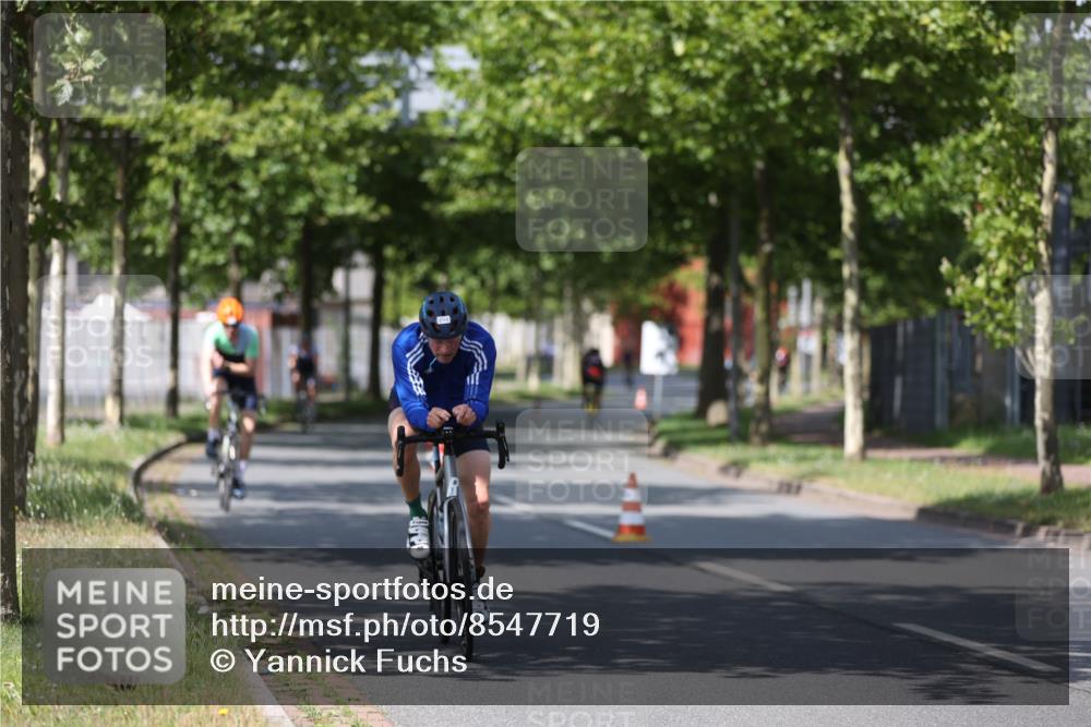 10.08.2025 - GEWOBA Citytriathlon Bremen Yannick Fuchs http://msf.ph/oto/8547719 10.08.2025 12:11:32 Radfahren 575, 578, 583, 645, 713, 894, 1038 meine-sportfotos.de