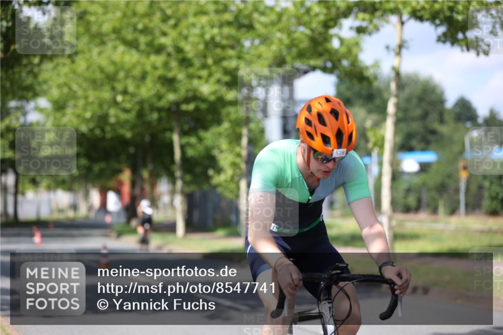 10.08.2025 - GEWOBA Citytriathlon Bremen Yannick Fuchs http://msf.ph/oto/8547741 10.08.2025 12:11:35 Radfahren 578, 583, 645, 752, 894, 1038 meine-sportfotos.de