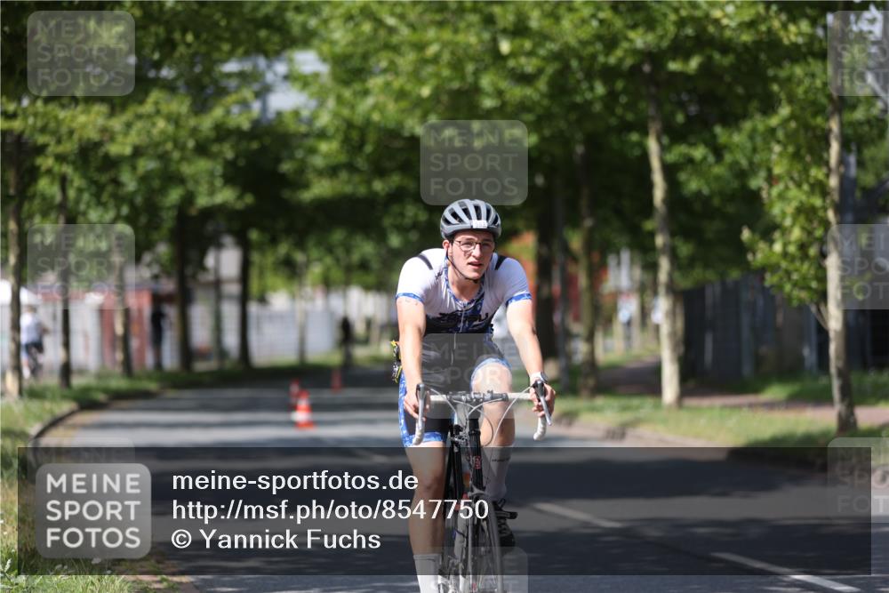 10.08.2025 - GEWOBA Citytriathlon Bremen Yannick Fuchs http://msf.ph/oto/8547750 10.08.2025 12:11:38 Radfahren 578, 583, 645, 752, 894, 1038 meine-sportfotos.de