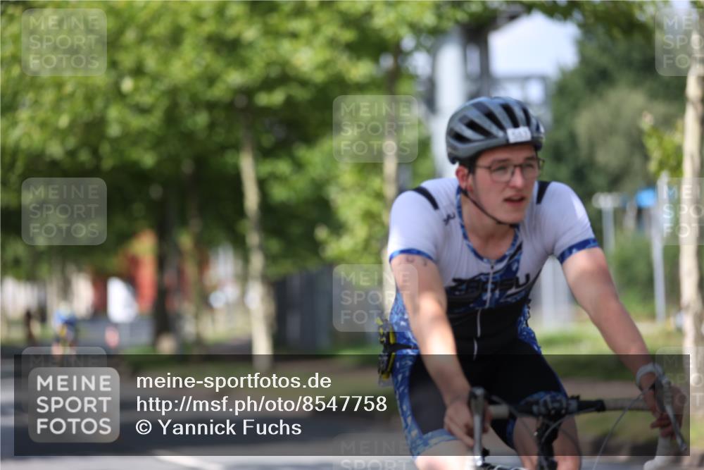 10.08.2025 - GEWOBA Citytriathlon Bremen Yannick Fuchs http://msf.ph/oto/8547758 10.08.2025 12:11:39 Radfahren 578, 583, 752, 894, 1038 meine-sportfotos.de