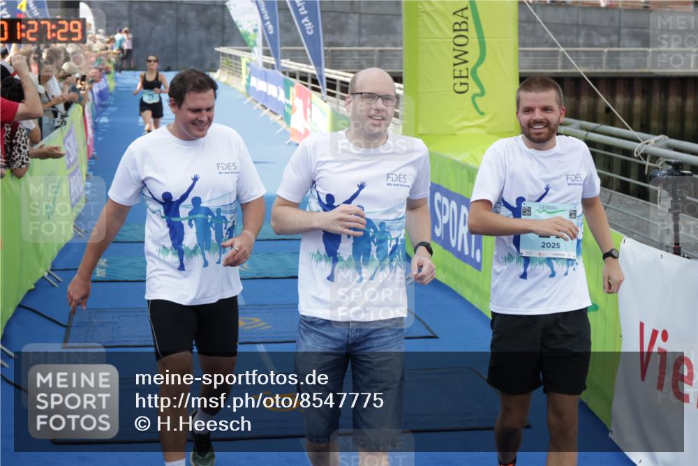 10.08.2025 - GEWOBA Citytriathlon Bremen H.Heesch http://msf.ph/oto/8547775 10.08.2025 11:31:11 Ziel 21, 75 meine-sportfotos.de