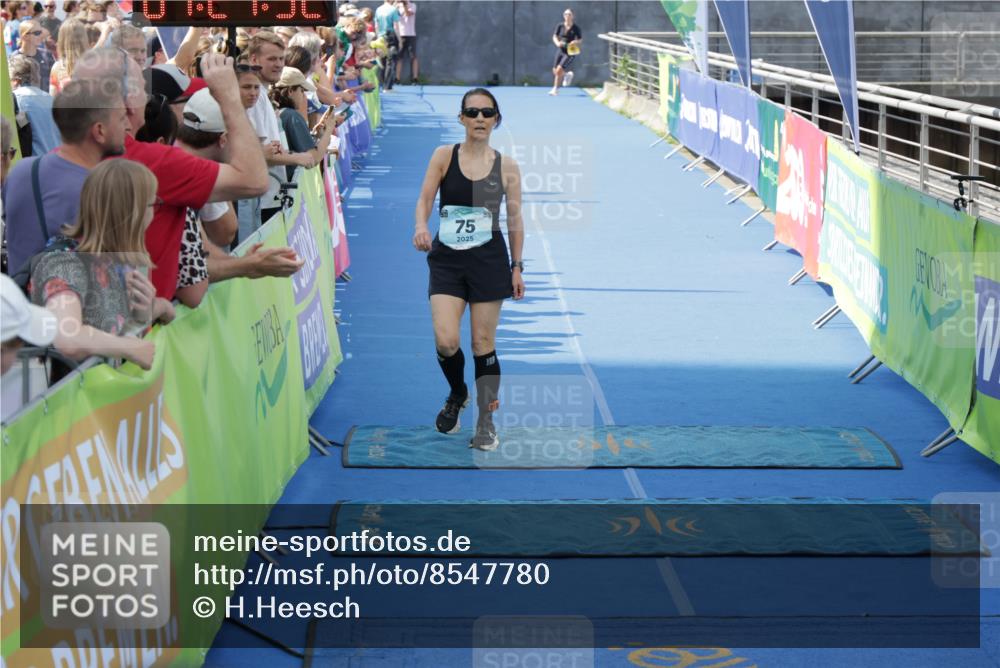10.08.2025 - GEWOBA Citytriathlon Bremen H.Heesch http://msf.ph/oto/8547780 10.08.2025 11:31:14 Ziel 21, 75 meine-sportfotos.de