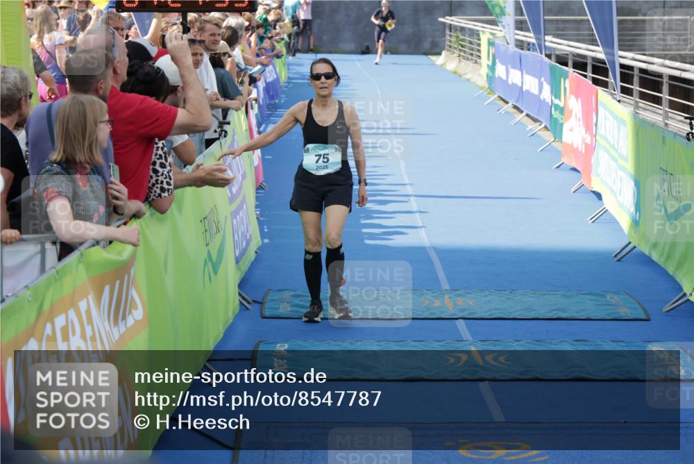 10.08.2025 - GEWOBA Citytriathlon Bremen H.Heesch http://msf.ph/oto/8547787 10.08.2025 11:31:15 Ziel 21, 75 meine-sportfotos.de