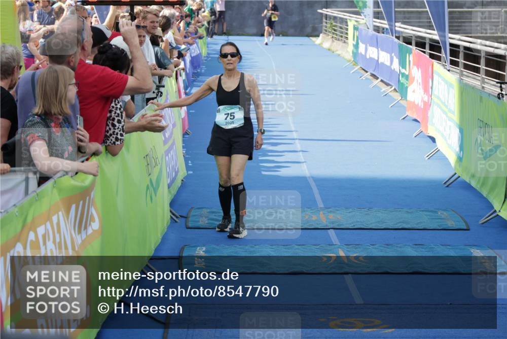 10.08.2025 - GEWOBA Citytriathlon Bremen H.Heesch http://msf.ph/oto/8547790 10.08.2025 11:31:15 Ziel 21, 75 meine-sportfotos.de