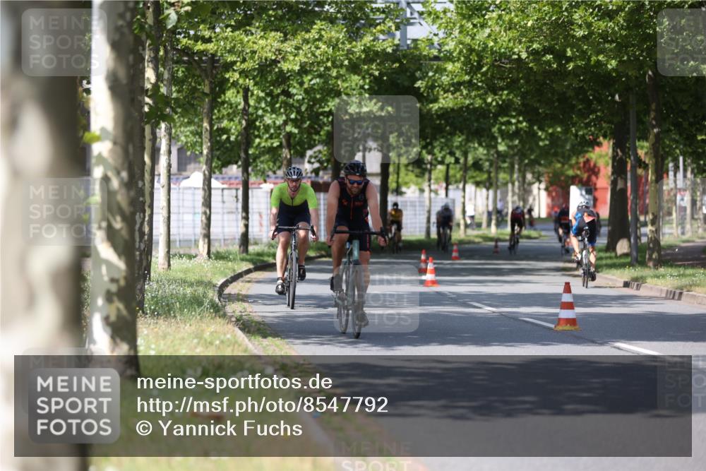 10.08.2025 - GEWOBA Citytriathlon Bremen Yannick Fuchs http://msf.ph/oto/8547792 10.08.2025 12:11:54 Radfahren 576, 667, 699, 702, 752, 799 meine-sportfotos.de