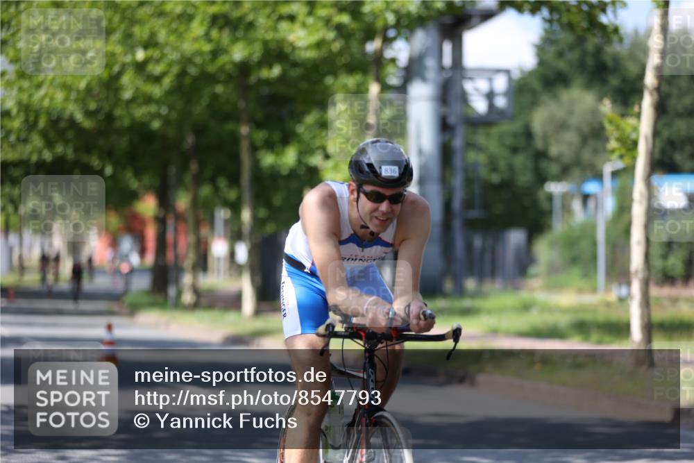 10.08.2025 - GEWOBA Citytriathlon Bremen Yannick Fuchs http://msf.ph/oto/8547793 10.08.2025 13:08:26 Radfahren 551, 552, 702, 768, 824, 836, 855, 859, 968, 980 meine-sportfotos.de