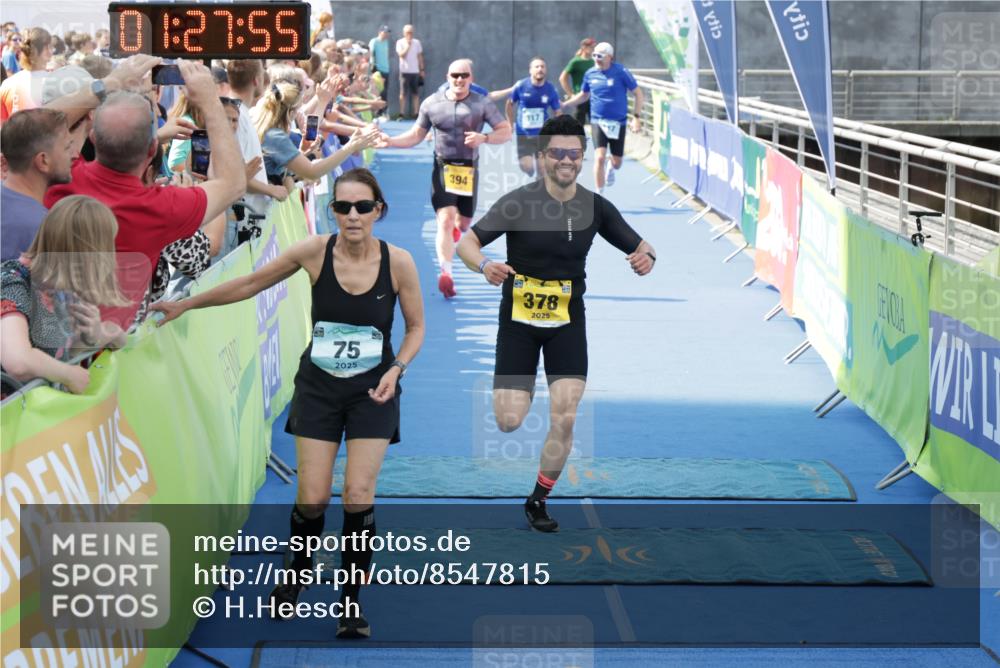 10.08.2025 - GEWOBA Citytriathlon Bremen H.Heesch http://msf.ph/oto/8547815 10.08.2025 11:31:37 Ziel 117, 378, 394 meine-sportfotos.de