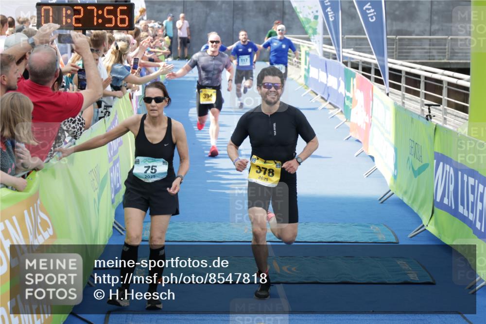 10.08.2025 - GEWOBA Citytriathlon Bremen H.Heesch http://msf.ph/oto/8547818 10.08.2025 11:31:37 Ziel 117, 378, 394 meine-sportfotos.de