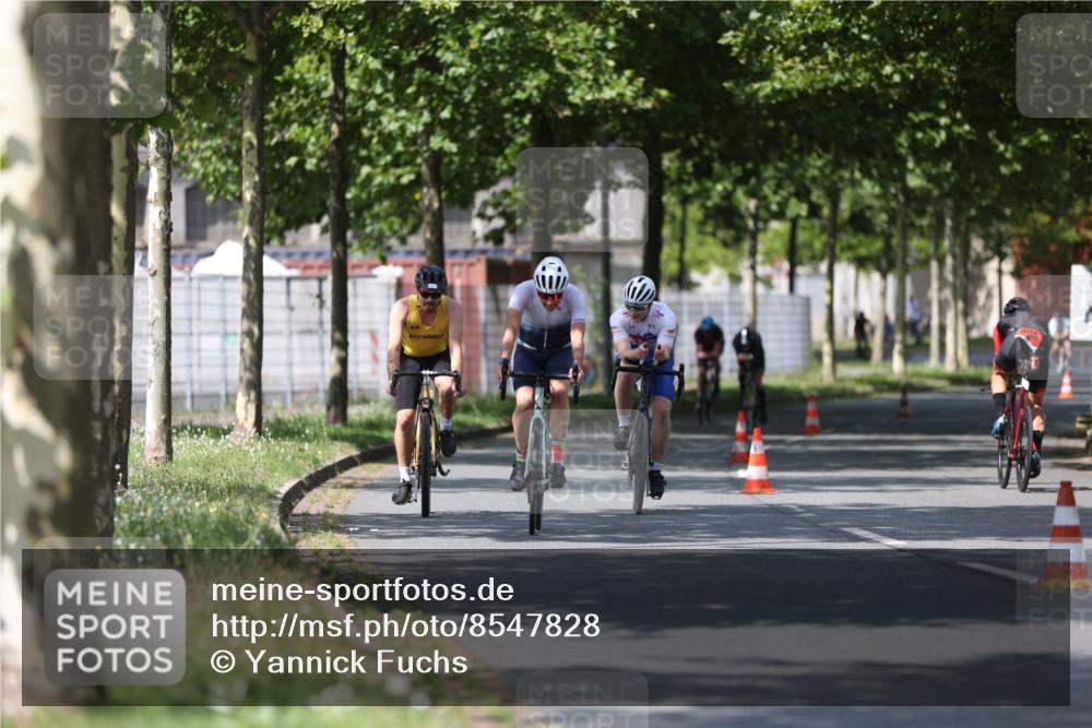 10.08.2025 - GEWOBA Citytriathlon Bremen Yannick Fuchs http://msf.ph/oto/8547828 10.08.2025 12:12:00 Radfahren 576, 605, 667, 699, 702, 752, 799, 816, 907, 1003 meine-sportfotos.de