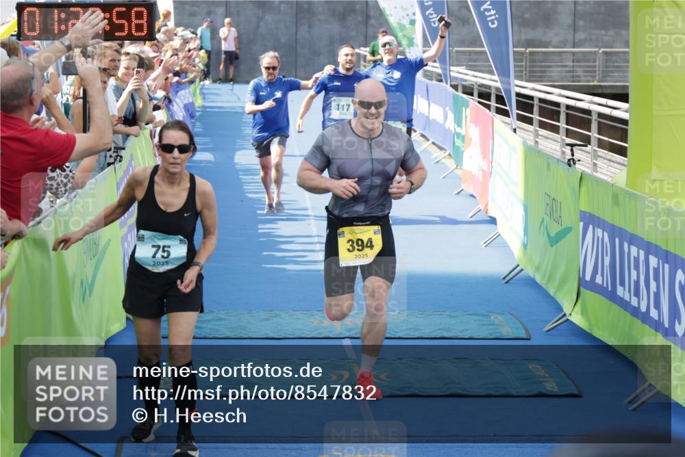 10.08.2025 - GEWOBA Citytriathlon Bremen H.Heesch http://msf.ph/oto/8547832 10.08.2025 11:31:40 Ziel 117, 378, 394 meine-sportfotos.de