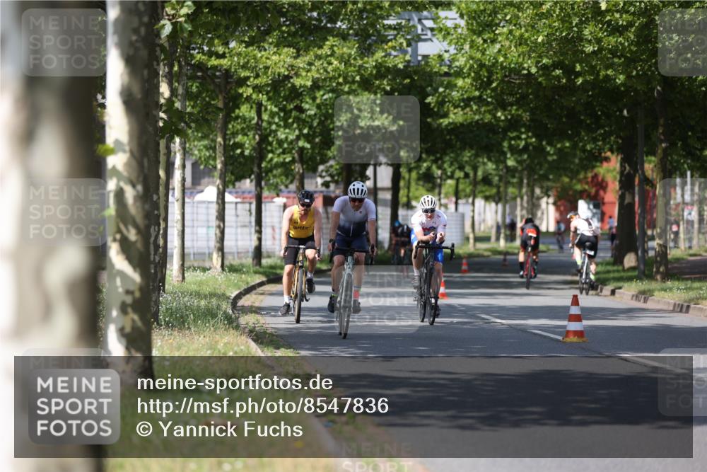 10.08.2025 - GEWOBA Citytriathlon Bremen Yannick Fuchs http://msf.ph/oto/8547836 10.08.2025 12:12:01 Radfahren 576, 605, 667, 699, 702, 799, 816, 907, 1003 meine-sportfotos.de