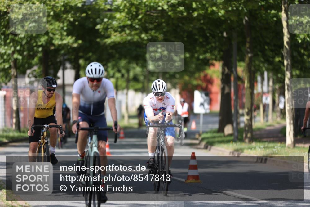 10.08.2025 - GEWOBA Citytriathlon Bremen Yannick Fuchs http://msf.ph/oto/8547843 10.08.2025 12:12:02 Radfahren 576, 605, 667, 699, 702, 799, 816, 907, 1003 meine-sportfotos.de