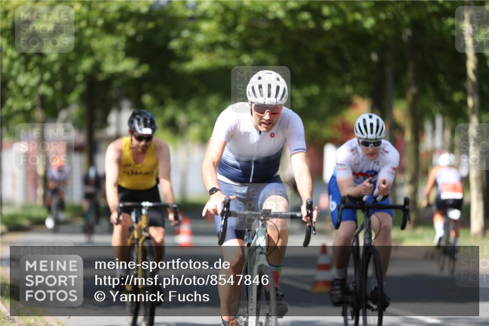 10.08.2025 - GEWOBA Citytriathlon Bremen Yannick Fuchs http://msf.ph/oto/8547846 10.08.2025 12:12:02 Radfahren 576, 605, 667, 699, 702, 799, 816, 907, 1003 meine-sportfotos.de