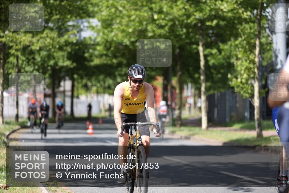10.08.2025 - GEWOBA Citytriathlon Bremen Yannick Fuchs http://msf.ph/oto/8547853 10.08.2025 12:12:03 Radfahren 576, 605, 667, 699, 702, 799, 816, 907, 1003 meine-sportfotos.de