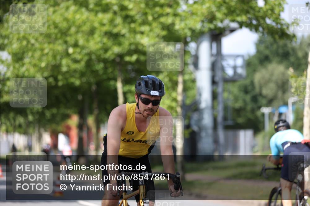 10.08.2025 - GEWOBA Citytriathlon Bremen Yannick Fuchs http://msf.ph/oto/8547861 10.08.2025 12:12:03 Radfahren 576, 605, 667, 699, 702, 799, 816, 907, 1003 meine-sportfotos.de