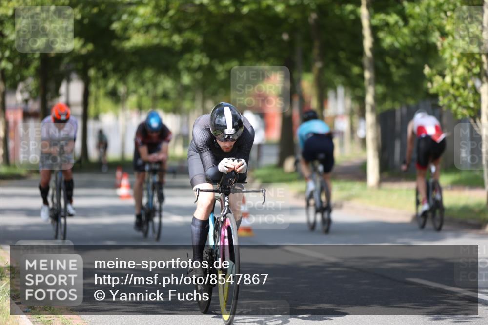 10.08.2025 - GEWOBA Citytriathlon Bremen Yannick Fuchs http://msf.ph/oto/8547867 10.08.2025 12:12:05 Radfahren 576, 605, 667, 699, 702, 751, 799, 816, 907, 1003 meine-sportfotos.de