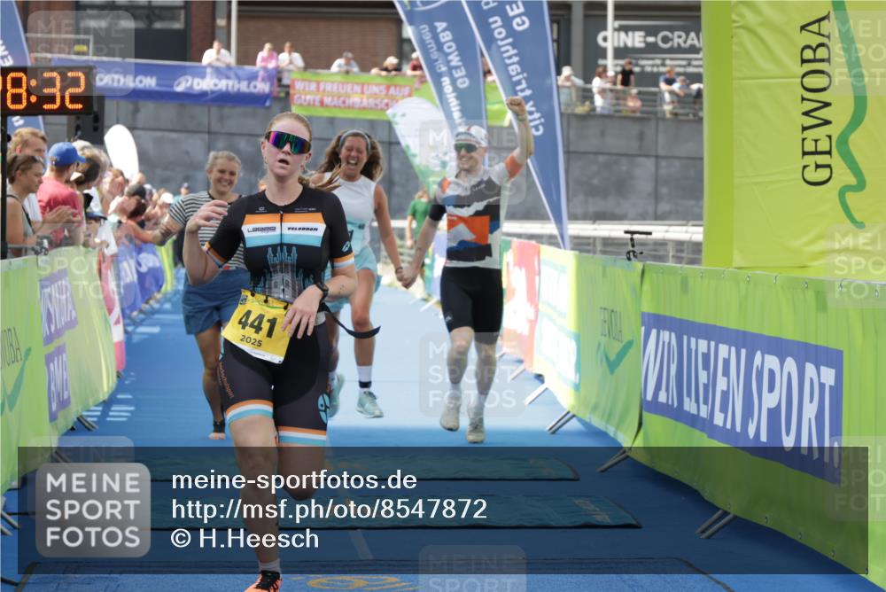 10.08.2025 - GEWOBA Citytriathlon Bremen H.Heesch http://msf.ph/oto/8547872 10.08.2025 11:32:14 Ziel 211, 441 meine-sportfotos.de