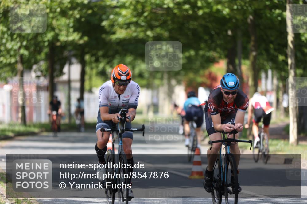 10.08.2025 - GEWOBA Citytriathlon Bremen Yannick Fuchs http://msf.ph/oto/8547876 10.08.2025 12:12:06 Radfahren 576, 605, 667, 699, 702, 751, 799, 816, 907, 1003 meine-sportfotos.de