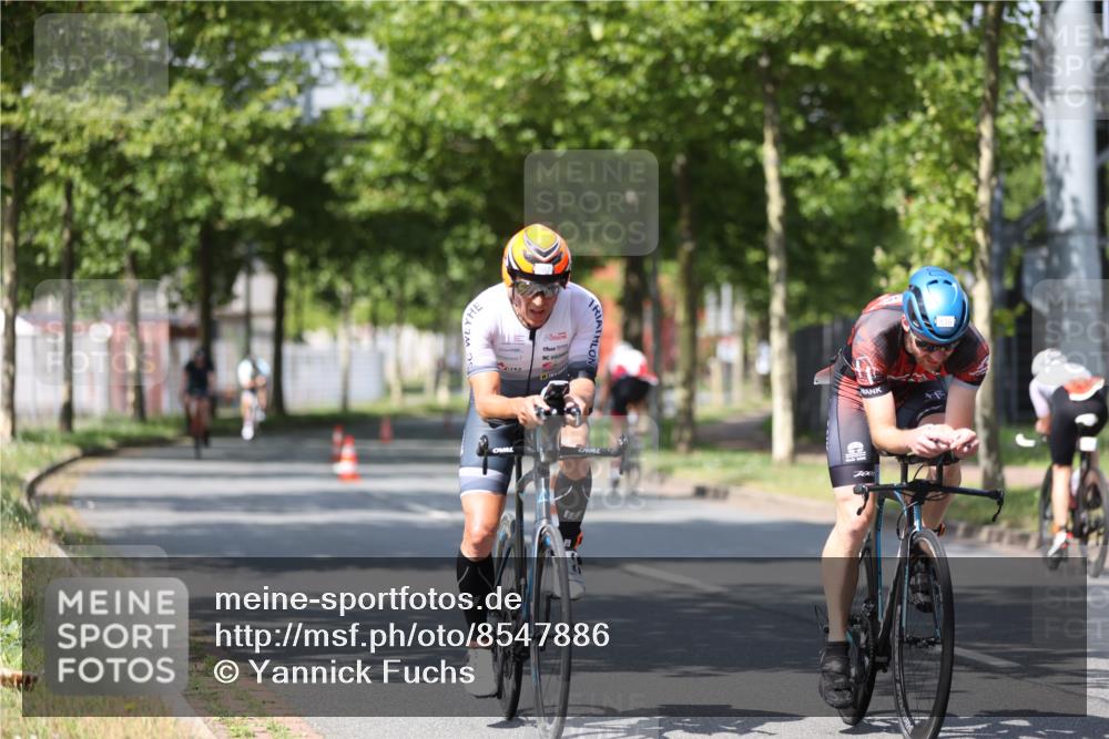 10.08.2025 - GEWOBA Citytriathlon Bremen Yannick Fuchs http://msf.ph/oto/8547886 10.08.2025 12:12:06 Radfahren 576, 605, 667, 699, 702, 751, 799, 816, 907, 1003 meine-sportfotos.de