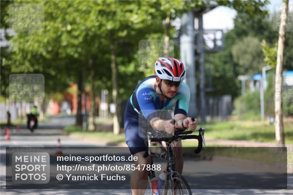 10.08.2025 - GEWOBA Citytriathlon Bremen Yannick Fuchs http://msf.ph/oto/8547888 10.08.2025 13:08:42 Radfahren 551, 552, 692, 702, 768, 824, 855, 859, 912, 968, 1016 meine-sportfotos.de