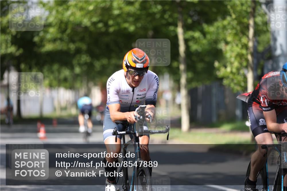 10.08.2025 - GEWOBA Citytriathlon Bremen Yannick Fuchs http://msf.ph/oto/8547889 10.08.2025 12:12:06 Radfahren 576, 605, 667, 699, 702, 751, 799, 816, 907, 1003 meine-sportfotos.de
