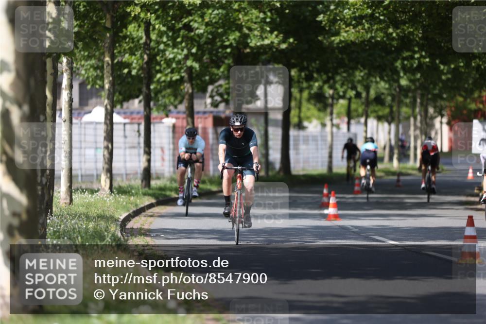 10.08.2025 - GEWOBA Citytriathlon Bremen Yannick Fuchs http://msf.ph/oto/8547900 10.08.2025 12:12:09 Radfahren 576, 605, 667, 699, 751, 799, 816, 907, 1003 meine-sportfotos.de