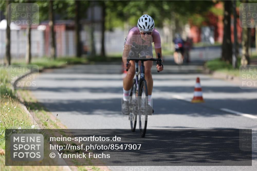 10.08.2025 - GEWOBA Citytriathlon Bremen Yannick Fuchs http://msf.ph/oto/8547907 10.08.2025 13:08:49 Radfahren 551, 692, 824, 912, 968, 1016 meine-sportfotos.de