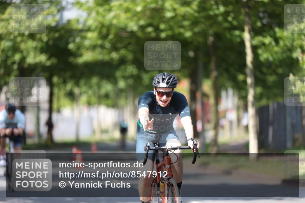 10.08.2025 - GEWOBA Citytriathlon Bremen Yannick Fuchs http://msf.ph/oto/8547912 10.08.2025 12:12:11 Radfahren 576, 605, 667, 751, 799, 816, 907, 1003 meine-sportfotos.de