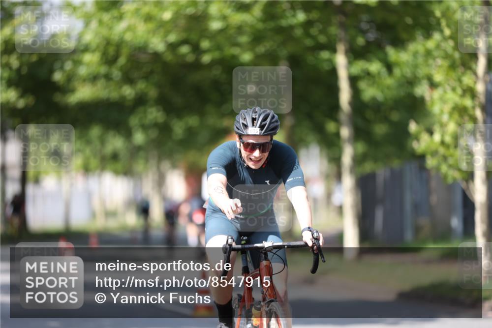 10.08.2025 - GEWOBA Citytriathlon Bremen Yannick Fuchs http://msf.ph/oto/8547915 10.08.2025 12:12:11 Radfahren 576, 605, 667, 751, 799, 816, 907, 1003 meine-sportfotos.de