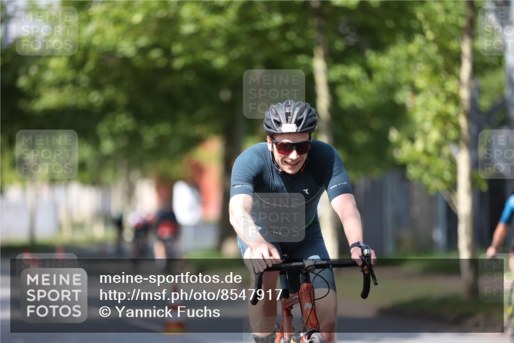 10.08.2025 - GEWOBA Citytriathlon Bremen Yannick Fuchs http://msf.ph/oto/8547917 10.08.2025 12:12:11 Radfahren 576, 605, 667, 751, 799, 816, 907, 1003 meine-sportfotos.de