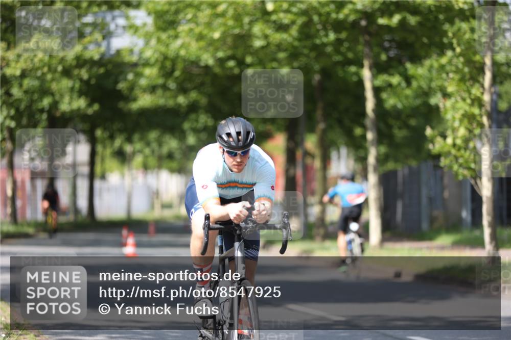 10.08.2025 - GEWOBA Citytriathlon Bremen Yannick Fuchs http://msf.ph/oto/8547925 10.08.2025 12:12:12 Radfahren 576, 605, 667, 751, 799, 816, 907, 1003 meine-sportfotos.de