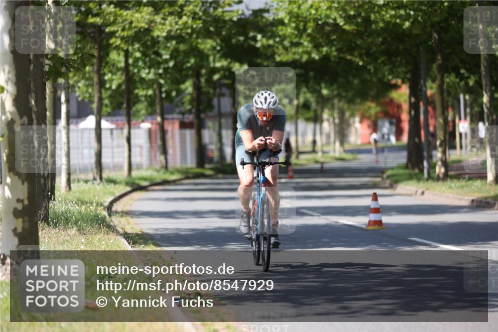 10.08.2025 - GEWOBA Citytriathlon Bremen Yannick Fuchs http://msf.ph/oto/8547929 10.08.2025 13:09:04 Radfahren 735, 822, 973 meine-sportfotos.de