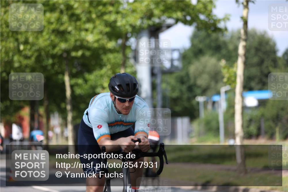 10.08.2025 - GEWOBA Citytriathlon Bremen Yannick Fuchs http://msf.ph/oto/8547931 10.08.2025 12:12:13 Radfahren 576, 605, 667, 751, 799, 816, 907, 932, 1003 meine-sportfotos.de