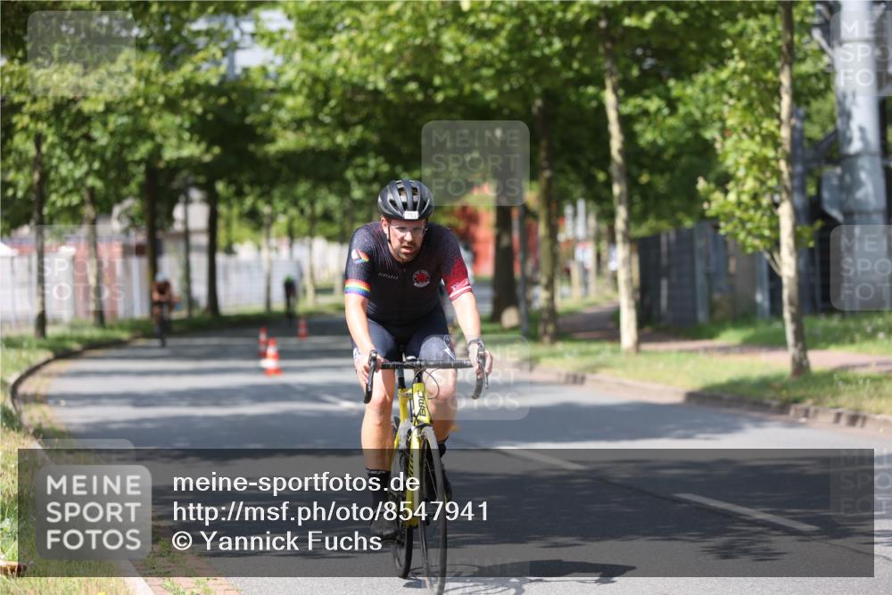 10.08.2025 - GEWOBA Citytriathlon Bremen Yannick Fuchs http://msf.ph/oto/8547941 10.08.2025 12:12:19 Radfahren 605, 751, 816, 875, 907, 932, 1003 meine-sportfotos.de